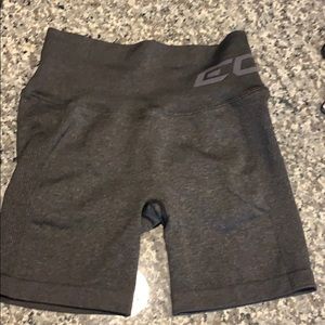 Echt booty scrunch shorts